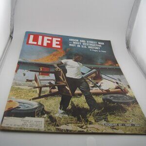 Vintage LIFE Magazine August 27 1965 ARSON AND STREET WAR Vol. 59 No. 9
